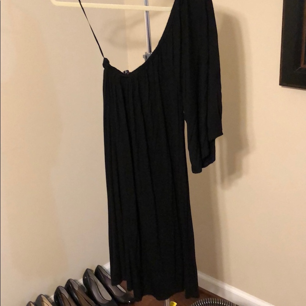 Black M, one shoulder dress
